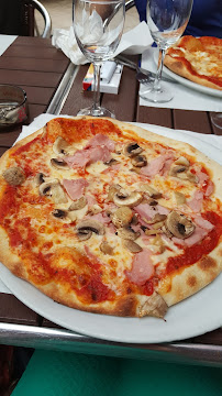 Pizza du Restaurant La Mezza Luna à Clamart - n°4