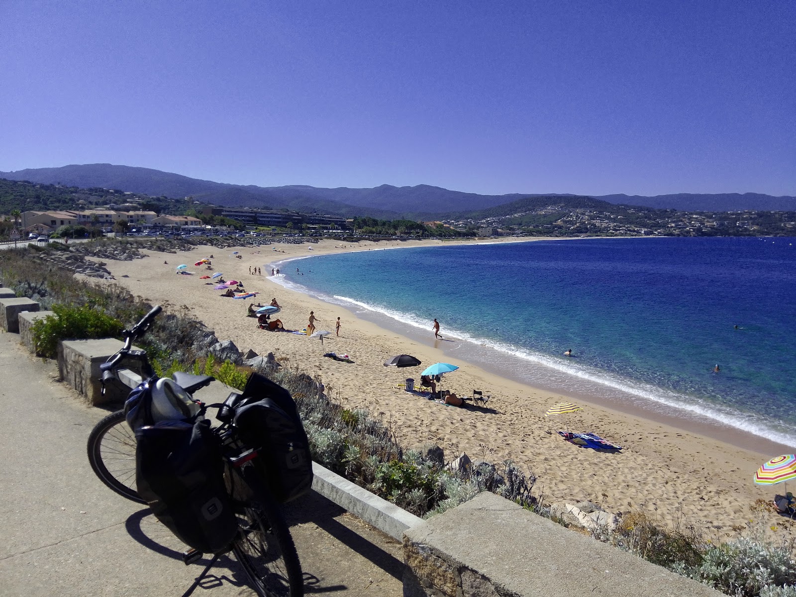 Foto di Agosta beach con molto pulita livello di pulizia