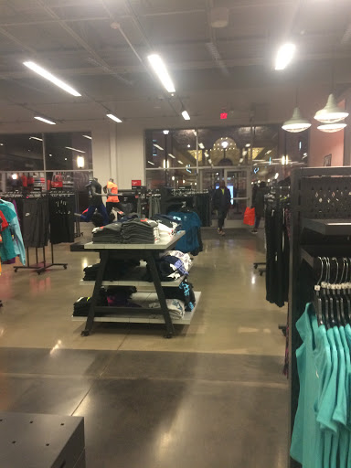 Clothing Store «Nike Factory Store», reviews and photos, 3905 Eagan Outlets Pkwy #200, Eagan, MN 55122, USA