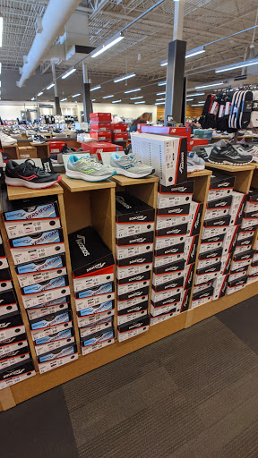 Shoe Store «DSW Designer Shoe Warehouse», reviews and photos, 11500 Burleigh St., Wauwatosa, WI 53222, USA