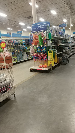 Pet Supply Store «PetSmart», reviews and photos, 950 Hanes Mall Blvd, Winston-Salem, NC 27103, USA