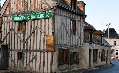 AUBERGE DU CHEVAL BLANC à Tigy