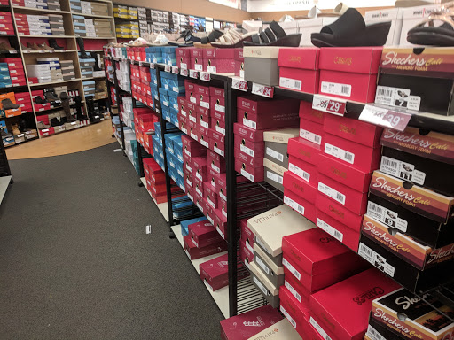 Shoe Store «Famous Footwear», reviews and photos, 4725 E Towne Blvd, Madison, WI 53704, USA