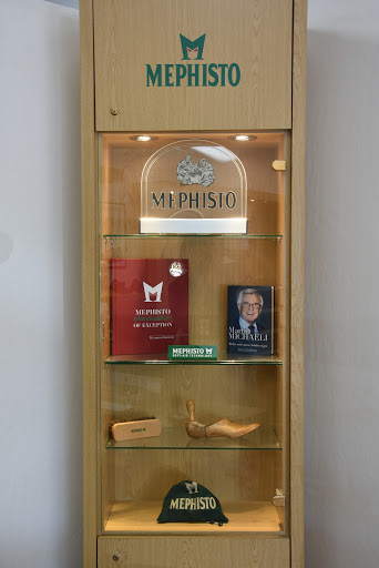Shoe Store «Mephisto Scottsdale», reviews and photos, 7342 E Shea Blvd #104, Scottsdale, AZ 85260, USA