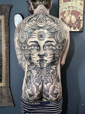 L'encre noire tattoo à Marseille