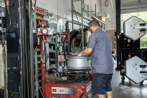 Auto Repair Shop «Tuffy Tire & Auto Services Center», reviews and photos, 10444 Curry Ford Rd, Orlando, FL 32825, USA