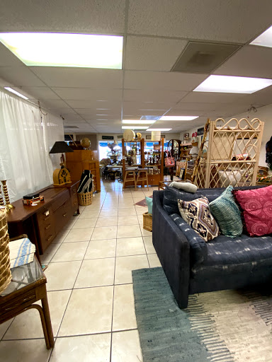 Furniture Store «3 Vintage Chicks», reviews and photos, 13012 N Cave Creek Rd, Phoenix, AZ 85022, USA