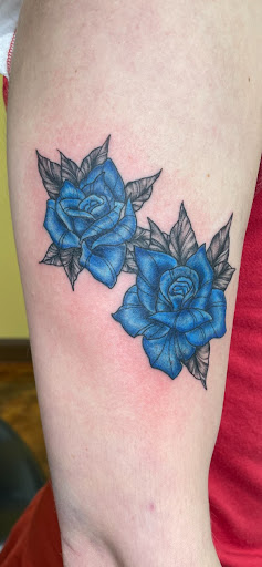 Explore finger name tattoo ideas, creative tattoo ideas in Marietta, available at The Queen Bee Tattoo and Piercing Parlour