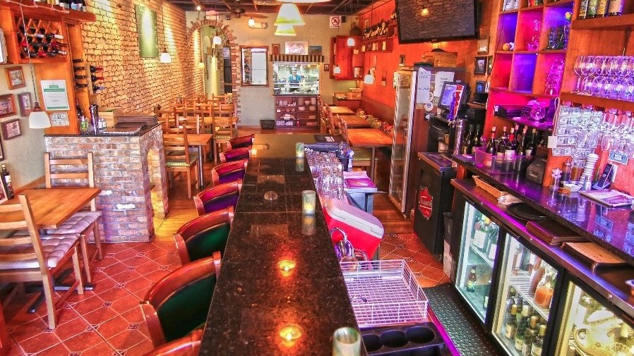 IL Mercato Cafe & Wine Bar 33009