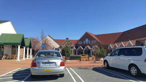 Outdoor Sports Store «Ski & Tennis Station», reviews and photos, 119 S Stratford Rd, Winston-Salem, NC 27104, USA