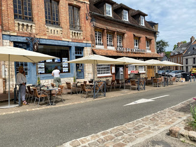 Café Du Commerce à Lyons-la-Forêt