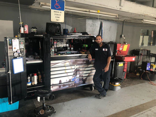 Auto Repair Shop «Quick Lube Hillsborough», reviews and photos, 3924 E Hillsborough Ave, Tampa, FL 33610, USA