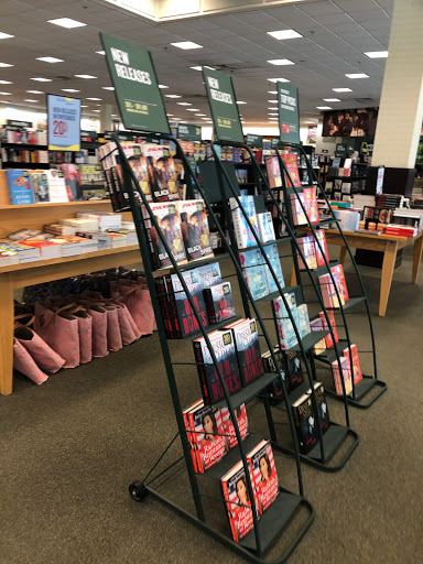 Book Store «Barnes & Noble», reviews and photos, 631 E Boughton Rd, Bolingbrook, IL 60440, USA