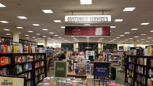 Book Store «Barnes & Noble Booksellers South Corona», reviews and photos, 2470 Tuscany St #101, Corona, CA 92881, USA