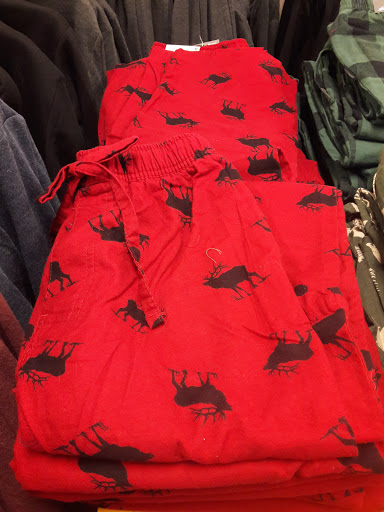 Clothing Store «Eddie Bauer Outlet», reviews and photos, 450 NW 257th Ave #200, Troutdale, OR 97060, USA