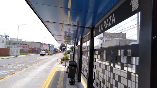 Estación La Raza