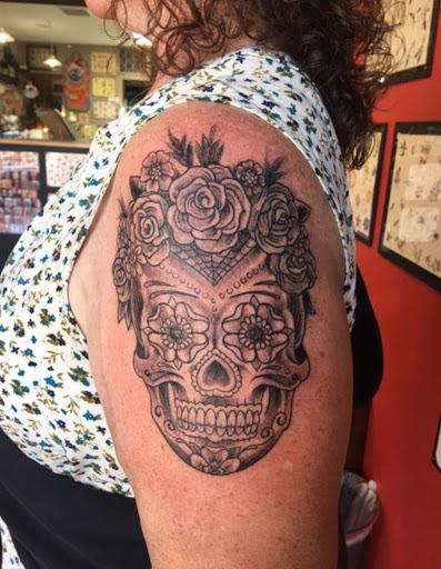 Tattoo Shop «Nine Lives Tattoo», reviews and photos, 61 N Holladay Dr, Seaside, OR 97138, USA