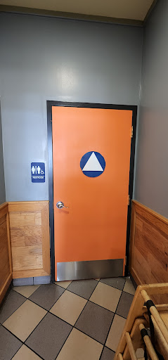 Shopping Mall «Seacliff Village Shopping Center», reviews and photos, Yorktown St & Main St, Huntington Beach, CA 92648, USA