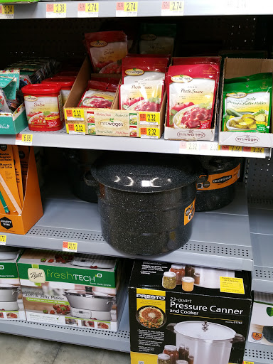 Discount Store «Walmart», reviews and photos, 910 Wolcott St, Waterbury, CT 06705, USA