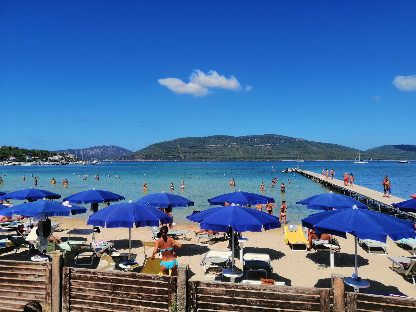 Photo de Spiaggia di Maristella partie de la zone de l'hôtel