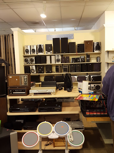 Thrift Store «Re-Uzit Shop of New Holland», reviews and photos, 707 W Main St, New Holland, PA 17557, USA