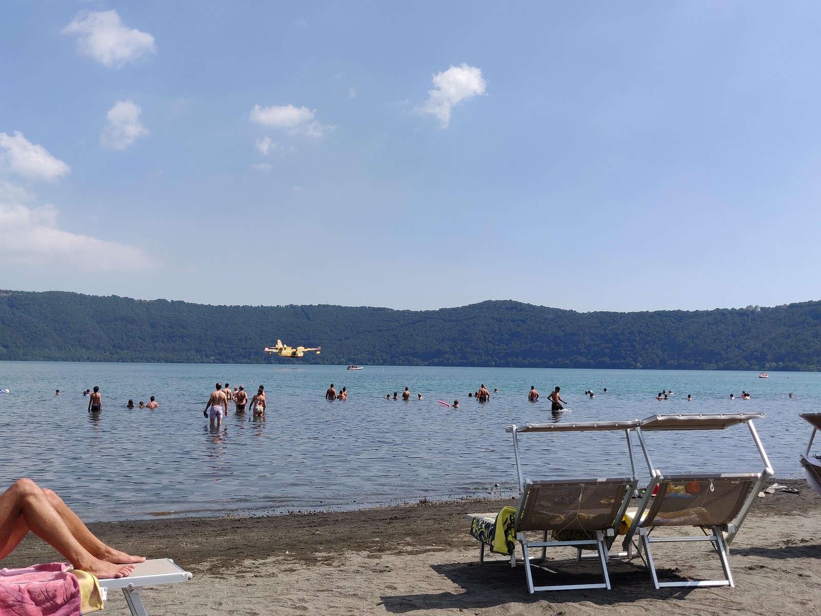 Foto de Spiaggia di lago Albano - recomendado para viajantes em família com crianças