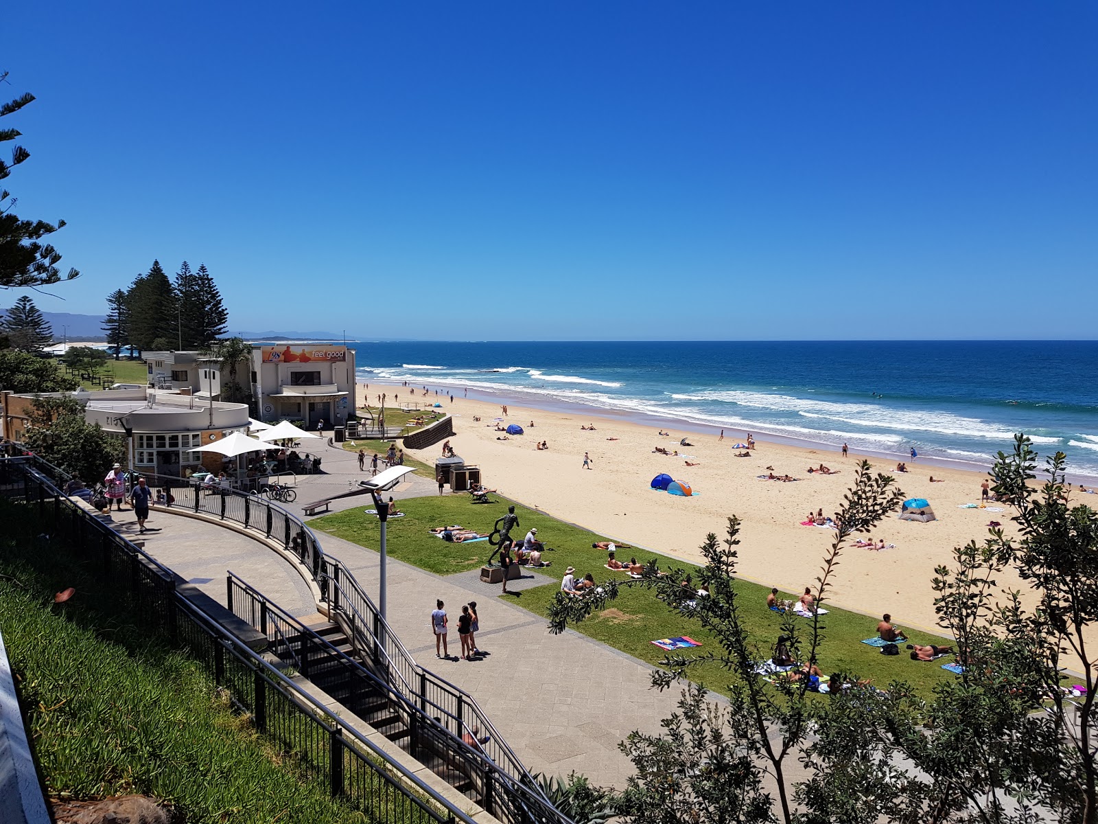 Wollongong North Beach的照片 带有宽敞的海岸