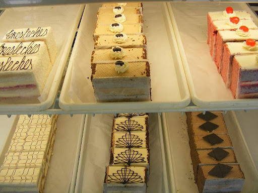 Family Bakery & Mrs. Doughnut, 8733 Cooper Rd, Alexandria, VA 22309, USA, 