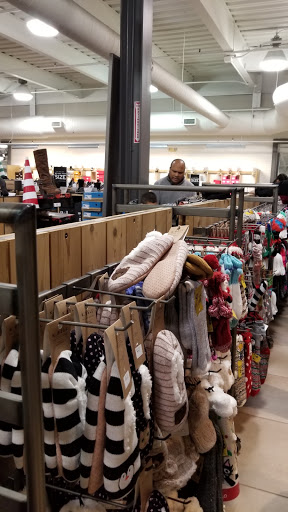 Shoe Store «DSW Designer Shoe Warehouse», reviews and photos, 60 NJ-17, Paramus, NJ 07652, USA