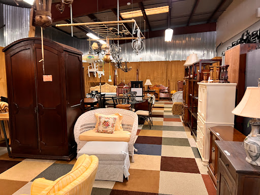 Consignment Shop «Retreat Home & Lifestyle Resale Store», reviews and photos, 1501 US-190, Covington, LA 70433, USA