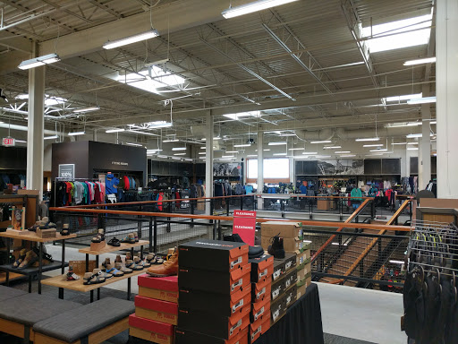 Camping Store «REI», reviews and photos, 15200 Potomac Town Pl #140, Woodbridge, VA 22191, USA