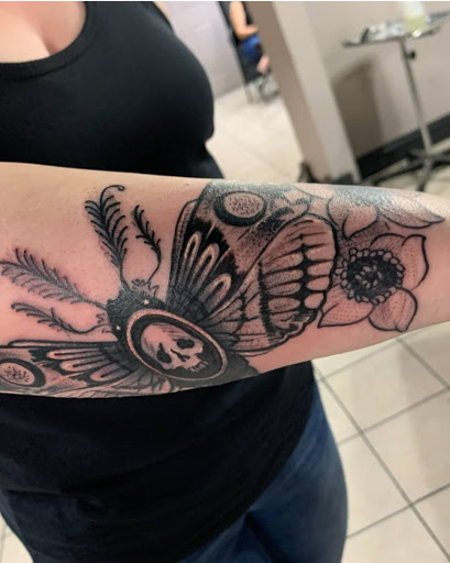 Tattoo Shop «Bullseye Tattoos», reviews and photos, 282 New Dorp Ln, Staten Island, NY 10306, USA