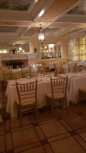 Shopping Mall «The Mall at The Source», reviews and photos, 1504 Old Country Rd, Westbury, NY 11590, USA