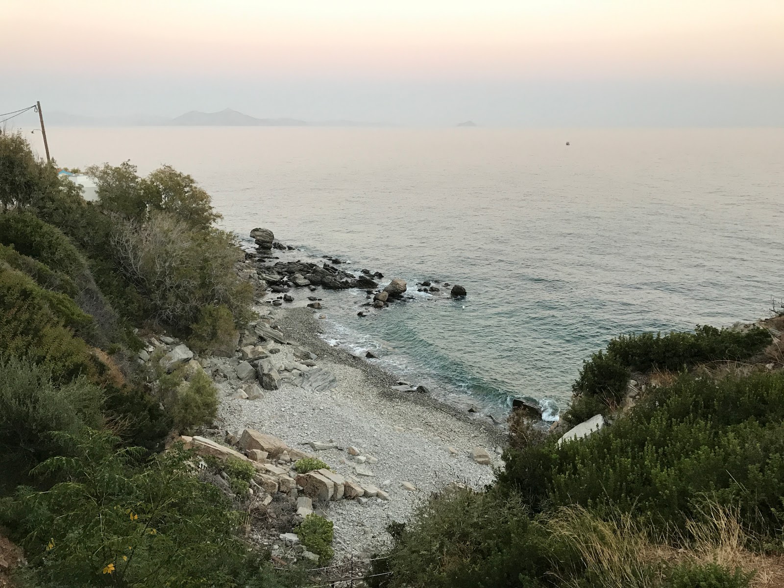 Foto von Paralia Livadi mit eine gerade küstenlinie