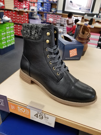 Shoe Store «Rack Room Shoes», reviews and photos, 400 Lincoln Square, Arlington, TX 76011, USA