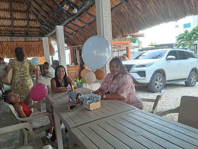 Mama Lira restaurante Bar - Vía de la playa #600, Sagoc, Santiago de Tolú, Sucre, Colombia