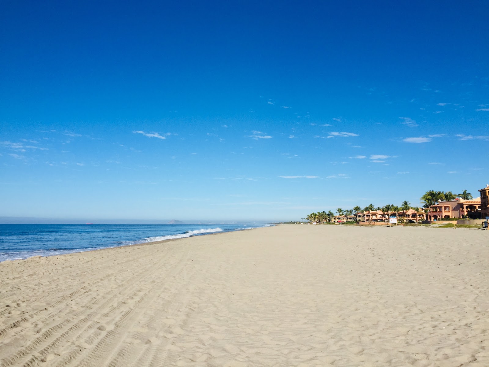 Zdjęcie Isla de la Piedra beach II z powierzchnią jasny, drobny piasek