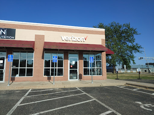 Verizon Authorized Retailer - Wireless Zone, 115 Elm St, Farmington, MN 55024, USA, 