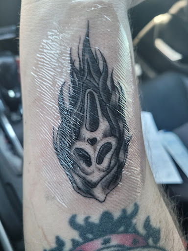 Tattoo Shop «Art In Motion Inc Tattooing», reviews and photos, 415 S Broadway St, Medina, OH 44256, USA