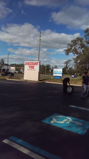 Tire Shop «Discount Tire Store - Sanford, FL», reviews and photos, 3513 S Orlando Dr, Sanford, FL 32773, USA