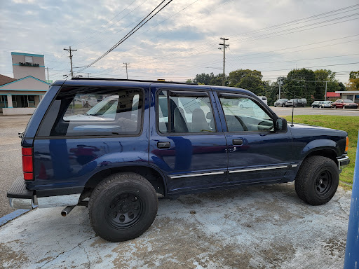 Auto Body Shop «Maaco Collision Repair & Auto Painting», reviews and photos, 907 Providence Blvd, Clarksville, TN 37042, USA