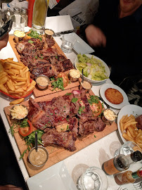 Steak du Restaurant de hamburgers Schwartz's Deli à Paris - n°2
