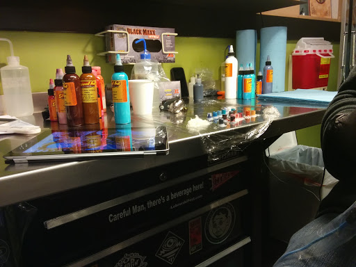 Tattoo Shop «Hidden Hand Tattoo», reviews and photos, 3516 Fremont Pl N A, Seattle, WA 98103, USA