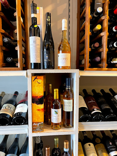 Wine Store «Toast Wines & Spirits», reviews and photos, 984 Farmington Ave B, West Hartford, CT 06107, USA
