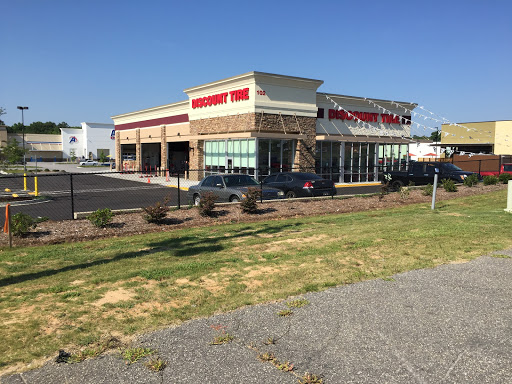 Tire Shop «Discount Tire Store - Florence, SC», reviews and photos, 102 Woody Jones Blvd, Florence, SC 29501, USA