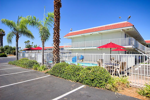 Motel 6 Fresno, CA - Blackstone South