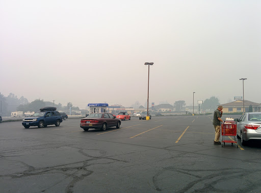 Grocery Store «Grocery Outlet Bargain Market», reviews and photos, 16261 US-101 #17, Brookings, OR 97415, USA