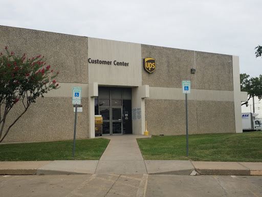 Shipping and Mailing Service «UPS Customer Center», reviews and photos, 379 Exchange Dr, Arlington, TX 76011, USA