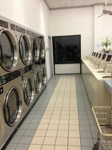 Laundromat «Auburn Thrifty Wash», reviews and photos, 13404 Lincoln Way, Auburn, CA 95603, USA