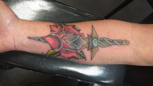 Tattoo Shop «Lost Soul Tattoo & Piercing», reviews and photos, 2609 Wilmington Pike, Dayton, OH 45419, USA